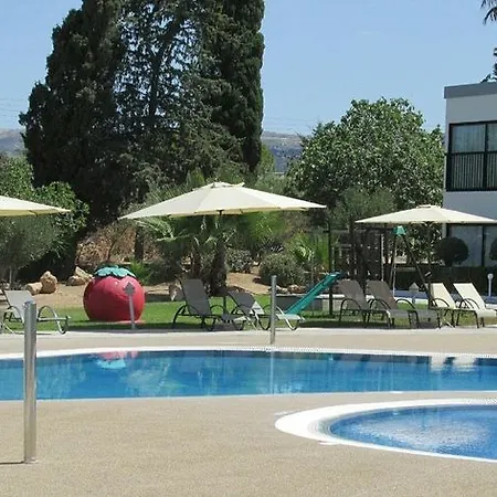 Royal Blue Hotel & Spa