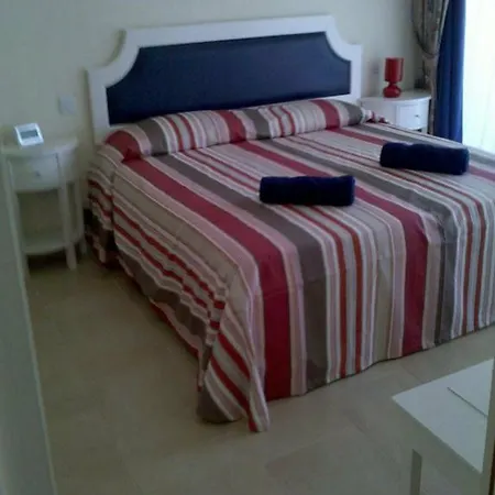 Royal Blue Hotel & Spa