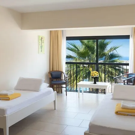 Royal Blue Hotel & Spa