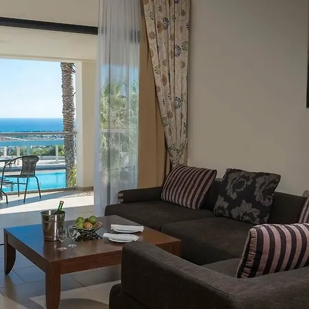 Royal Blue Hotel & Spa